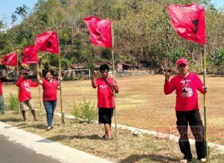 Atribut Partai Serempak Dipasang di Paranggupito