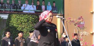 Tri Yuli Pimpin Upacara Bendera Peringatan Hari Sumpah Pemuda ke-95 Tri Yuli Pimpin Upacara Bendera Peringatan Hari Sumpah Pemuda ke-95