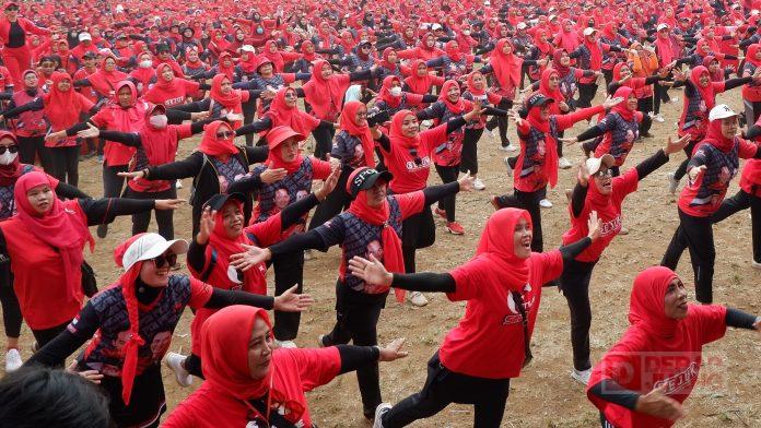 3.500 Perempuan Cilongok Ikuti Parade Sicita