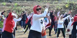 Ristawati Ikuti Giat Senam Bersama Warga Desa Langse