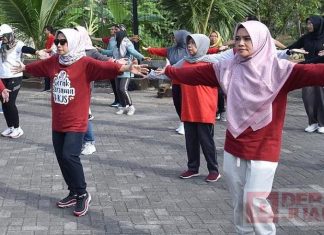Ristawati Ikuti Senam Bersama dalam Rangka Hari Kesehatan Jiwa Sedunia Ristawati Ikuti Senam Bersama dalam Rangka Hari Kesehatan Jiwa Sedunia