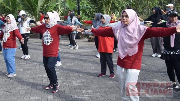 Ristawati Ikuti Senam Bersama dalam Rangka Hari Kesehatan Jiwa Sedunia Ristawati Ikuti Senam Bersama dalam Rangka Hari Kesehatan Jiwa Sedunia