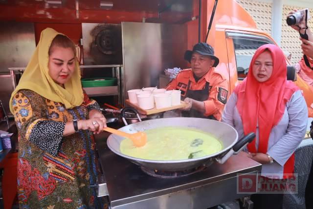 Mbak Ita Respon Langsung Laporan Adanya Anak Stunting dengan Gelar ‘Dapur Dashat’ Mbak Ita Respon Langsung Laporan Adanya Anak Stunting dengan Gelar ‘Dapur Dashat’
