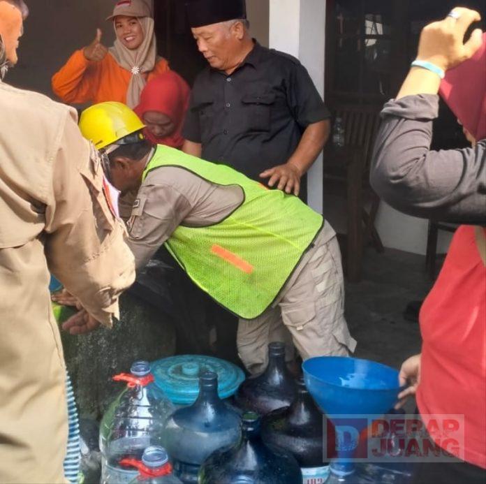 Bambang Dampingi dan Awasi Langsung Penyaluran Bantuan Air Bersih