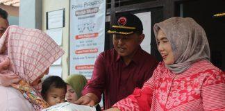 Bantu Penuhi Kebutuhan Pokok, Sri Ruwiyati Bagikan 900 Pack Bantuan Beras