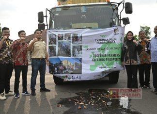 Bupati Tiwi Lepas Ekspor Gula Kelapa 150 Ton ke Amerika Serikat Bupati Tiwi Lepas Ekspor Gula Kelapa 150 Ton ke Amerika Serikat