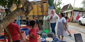 Dewi Megawati Salurkan Air Bersih ke Desa Sidorejo Dewi Megawati Salurkan Air Bersih ke Desa Sidorejo