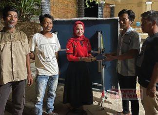 Hesti Nugroho Gelontorkan Bantuan Alat Olahraga ke Warga Karimunjawa