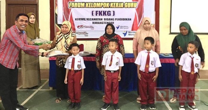 Dukung Pendidikan, Supriyanto Kawal Pembagian Seragam Gratis Supriyanto