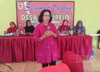 Endang Diskusi Pola Asuh Anak di Era Digital Bersama Ibu-ibu PKK Bulurejo