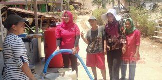 Endri Gotong Royong Beri Bantuan Air Bersih