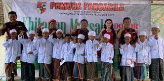 Mbak Shintya Santuni Peserta Sunatan Massal di Ketanggungan Shintya