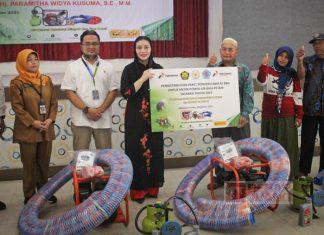 Petani Brebes Terima Bantuan Pompa Air Konversi Bahan Bakar Gas Aspirasi Paramitha Widya Kusuma Pembagian dilaksanakan oleh Dinas Pertanian dan Ketahanan Pangan Kabupaten Brebes serta Anggota Komisi VII DPR-RI, Hj. Paramitha Widya Kusuma, S.E., M.M., di gedung Islamic Center, Brebes, Senin (23/10/2023).