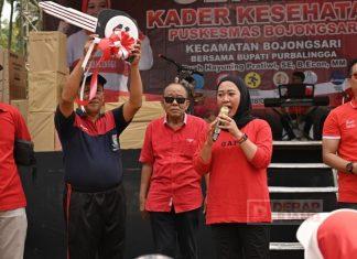 Germas di Bojongsari, Bu Tiwi Serahkan Ambulans Siaga