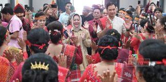 Bu Tiwi Hadiri Peringatan HUT Ke-25 Punguan Saroha Bu Tiwi