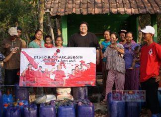 Farid Ardika Berikan Bantuan Air Bersih Untuk Warga Desa Doplang