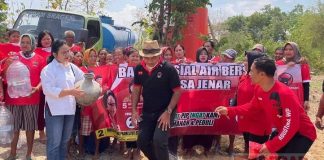 Atasi Kekeringan, Agustina Wilujeng Beri Bantuan Air Bersih Agustina Wilujeng Pramestuti