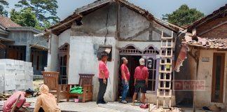 Junarso Berikan Bantuan ke Warga Terdampak Puting Beliung di Dukuh Pulerejo