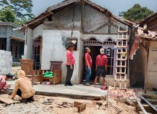 Junarso Berikan Bantuan ke Warga Terdampak Puting Beliung di Dukuh Pulerejo