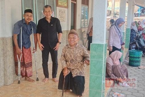 Junarso Salurkan Bantuan Bantuan Modal Usaha Rp 1 Juta Ke 38 Penyandang Disabilitas