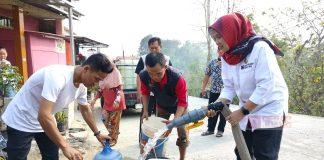 Kemensos dan Sri Ruwiyati Hadir Droping Air Bersih di Pagedongan