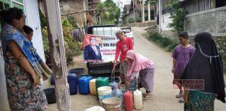 Sri Ruwiyati Salurkan Air Bersih di Pagedongan