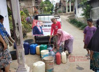 Sri Ruwiyati Salurkan Air Bersih di Pagedongan
