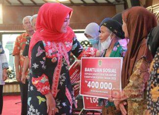 Sri Mulyani Berikan Bantuan Lansia dan Penyandang Disabilitas Berat