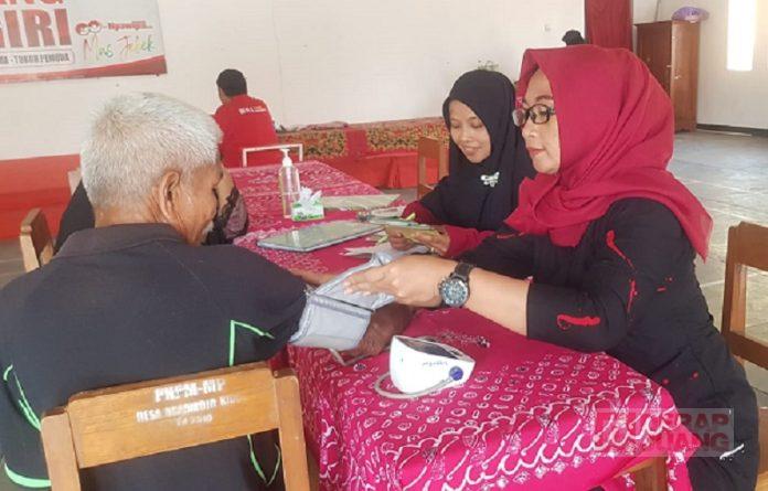 Sri Rejeki bersama Posyandu ArimbiMonitoring Lansia Sri Rejeki