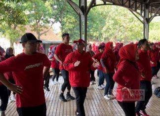 Sambut Sumpah Pemuda, Sri Sumarni Senam Bareng di Stasiun Kedungjati Grobogan.