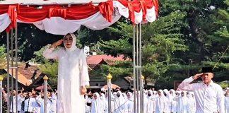 Jadi Pembina Upacara HSN, Sri Sumarni: "Jihad Santri Jayakan Negeri"