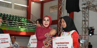Bupati Grobogan, Sri Sumarni Serahkan Bonus Porprov XVI Jateng 2023 Porprov XVI Jateng 2023