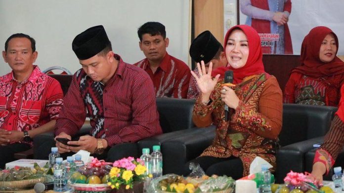 Tekan Angka Stunting Sri Mulyani Salurkan Bantuan di Karangdowo.2