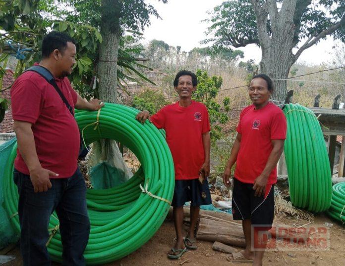 Ekspedisi Mata Air Desa Dokoro, Tony Hidayanto Bantu 1000 Meter Selang Air Ekspedisi Mata Air Desa Dokoro, Tony Hidayanto Bantu 1000 Meter Selang Air