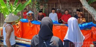 Wujud Empati, Endro Dwi Cahyono dan Suwarno Salurkan Air Bersih ke Desa Degan