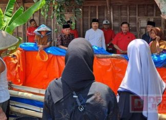 Wujud Empati, Endro Dwi Cahyono dan Suwarno Salurkan Air Bersih ke Desa Degan