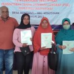 Bagikan Sertifikat Program PTSL, Anggit Harap Warga Terbebas Mafia Tanah