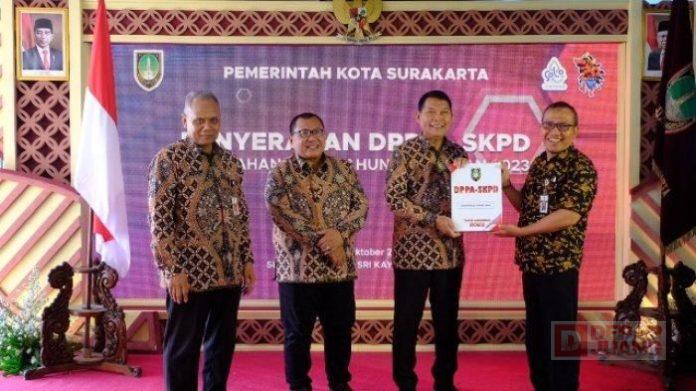 Teguh Prakosa Serahkan DPPA-SKPD kepada 35 OPD dan 2 Ruah Sakit Daerah Teguh Prakosa Serahkan DPPA-SKPD kepada 35 OPD dan 2 Ruah Sakit Daerah