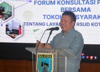Ketua DPRD Kota Salatiga Dance Ishak Palit, M.Si didapuk menjadi narasumber dalam Forum Konsultasi Publik