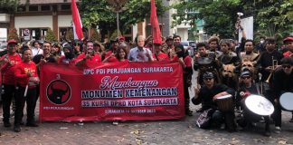 Kader PDI Perjuangan Surakarta Meriahkan Kirab Pemilu 2024 Kader PDI Perjuangan Kota Surakarta Ikuti Kirab Pemilu 2024