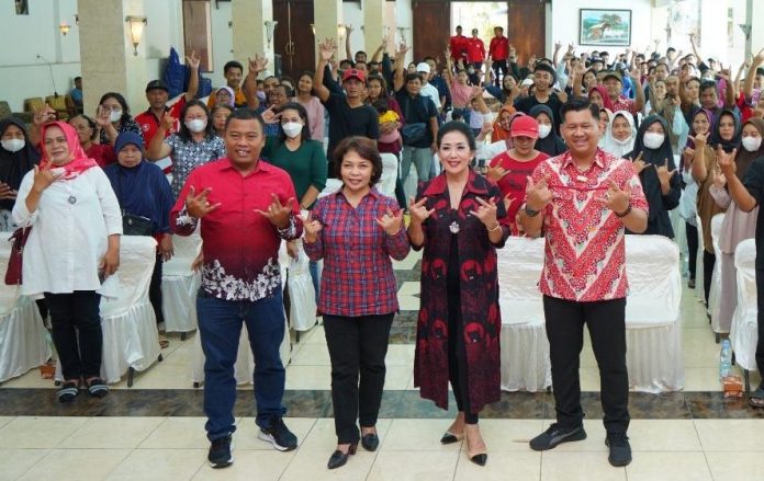 Tuti bersama anggota DPRD Kota Salatiga dan Konsituen