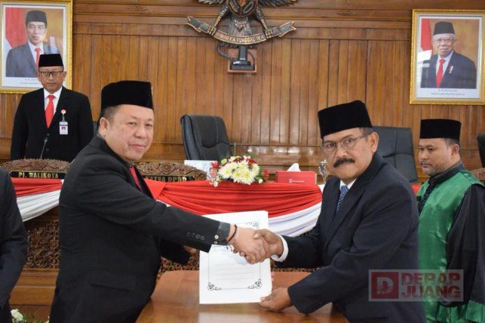 Dance Ishak Palit lantik Pengganti Antarwaktu Anggota DPRD Kota Salatiga Ir. H. Miftahudi Afandi, SE, SH, MH