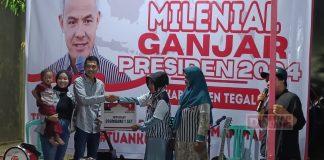 Ratusan Relawan Sahabat Milenial Ganjar (SMILE) Kabupaten Tegal Deklarasikan Dukungan untuk Ganjar Pemberian Bantuan Marching Band oleh Komandan Tempur Syahrul mizan (Ditengah bersalaman dengan salah satu perwakilan Smile) untuk Sahabat Milenial Ganjar