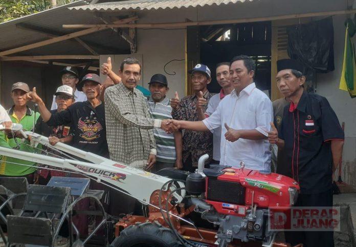 Pujiyono Berikan Bantuan Traktor Di Desa Gandrungmanis