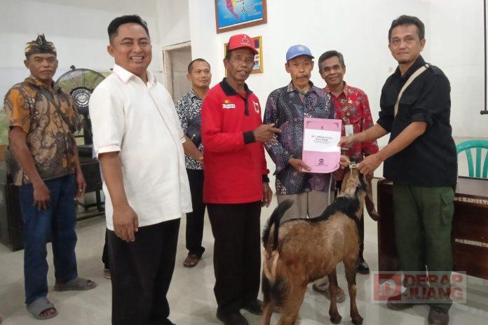 Pujiyono Berikan Bantuan Kambing Di Bantarsari