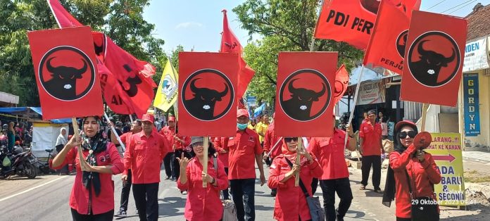 PDI Perjuangan Pemalang Semarakkan Kirab Pemilu 2024 PDI Perjuangan Pemalang Semarakkan Kirab Pemilu 2024