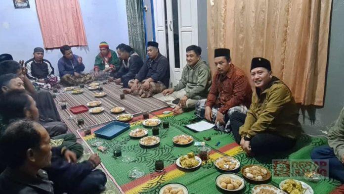 andi bersama warga dusun kayubima kaliwiro