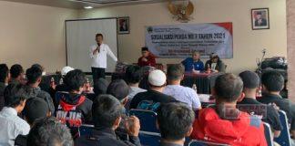 Isnaeni Bagikan Seragam Barisan HOK-Ya untuk Kelompok Kesenian dari Temanggung Muhammad Isnaeni