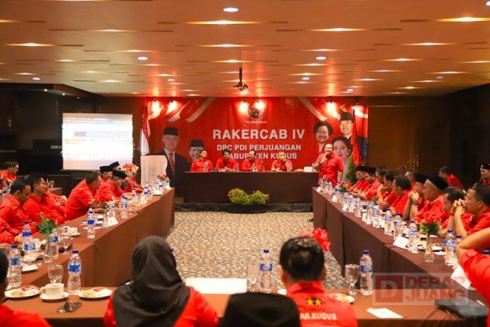 Ketua DPC PDI Kudus H. Masan saart memberikan arahan Gelar Rakercab, DPC PDI Perjuangan Kudus Panaskan Mesin Partai