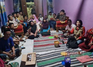 Indri Sosialisasikan Program PDI Perjuangan Kepada Warga Dusun Menggora